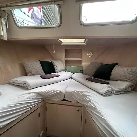 Úszó hotel Luxury Houseboat