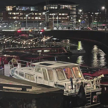 Botel Luxury Houseboat *