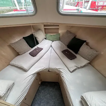 Luxury Houseboat Hotel na wodzie Amsterdam