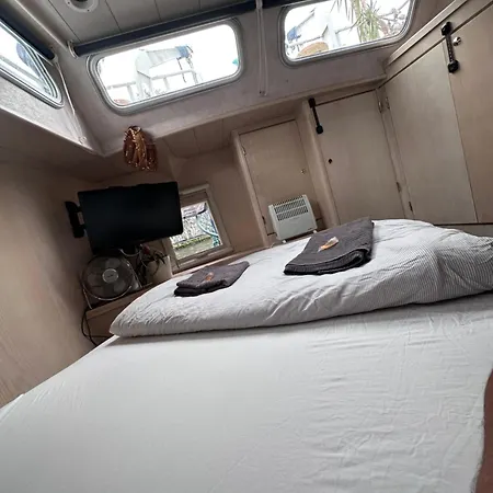 Botel Luxury Houseboat Amsterdam