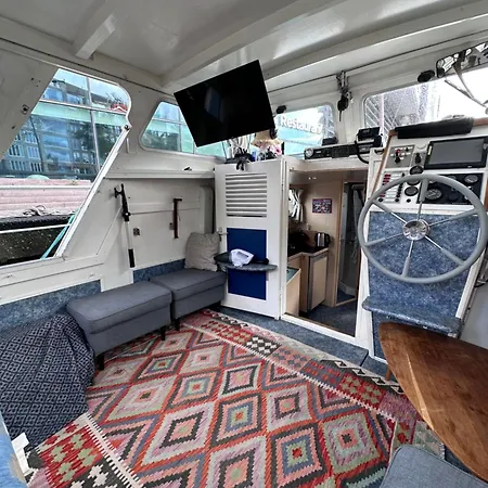 Luxury Houseboat Hotel na wodzie