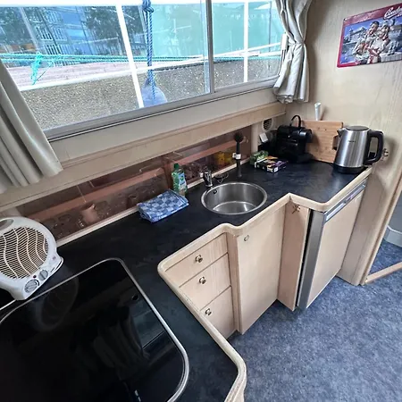 Luxury Houseboat Hotel na wodzie