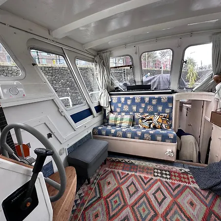 Luxury Houseboat Botel Amsterdam