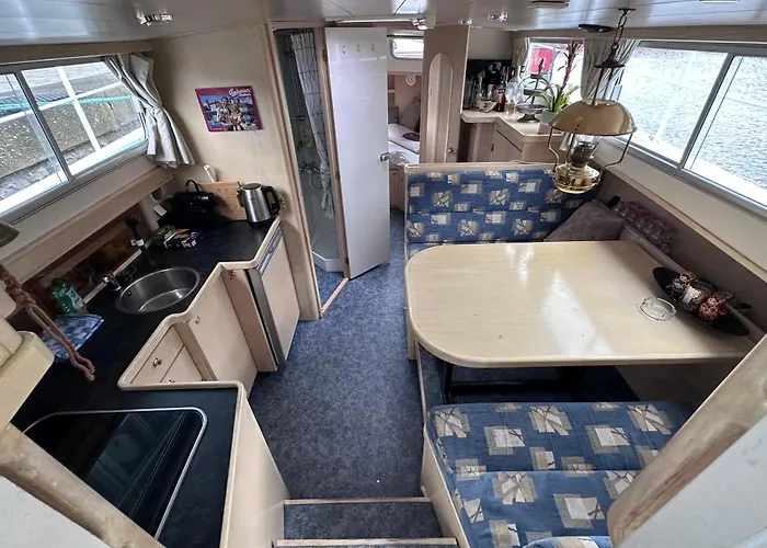 Luxury Houseboat Hotel na wodzie