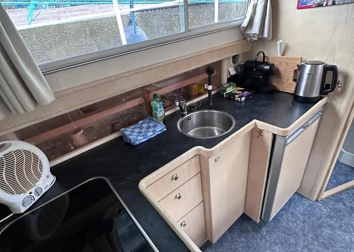 Luxury Houseboat Hotel na wodzie