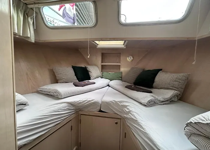 Hotel na wodzie Luxury Houseboat