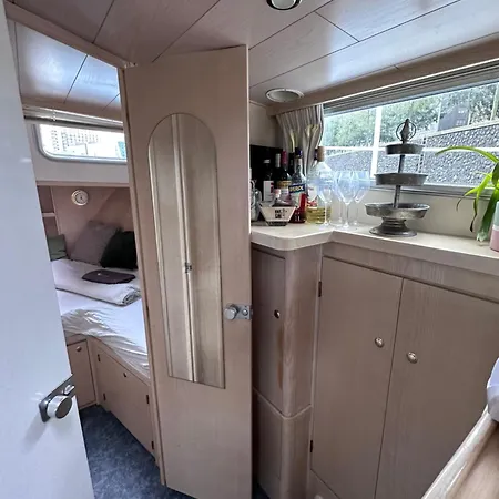 Luxury Houseboat Πλωτό κατάλυμα *
